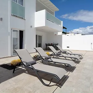 https://rociega-a.in-canary-islands.com